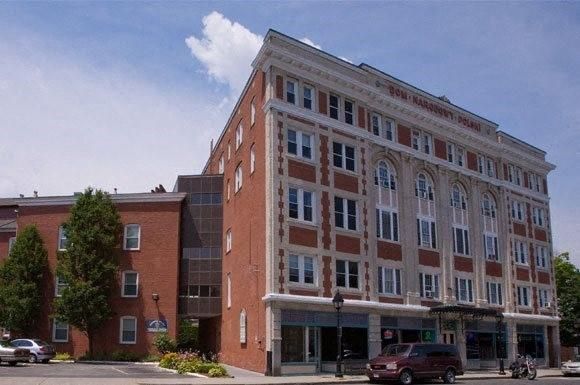 Exterior, Facade, Brick Facade, Chicago School