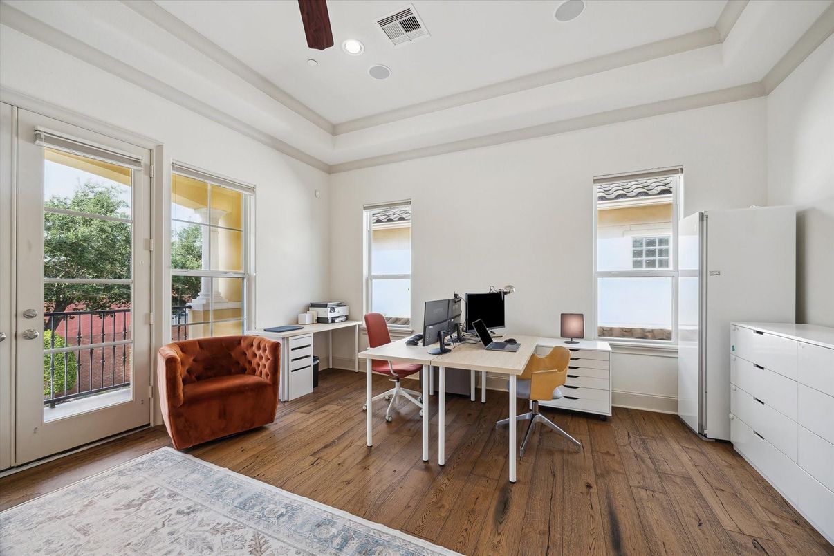 Home Office, Interior, Recessed Lighting, Wood Texture Flooring