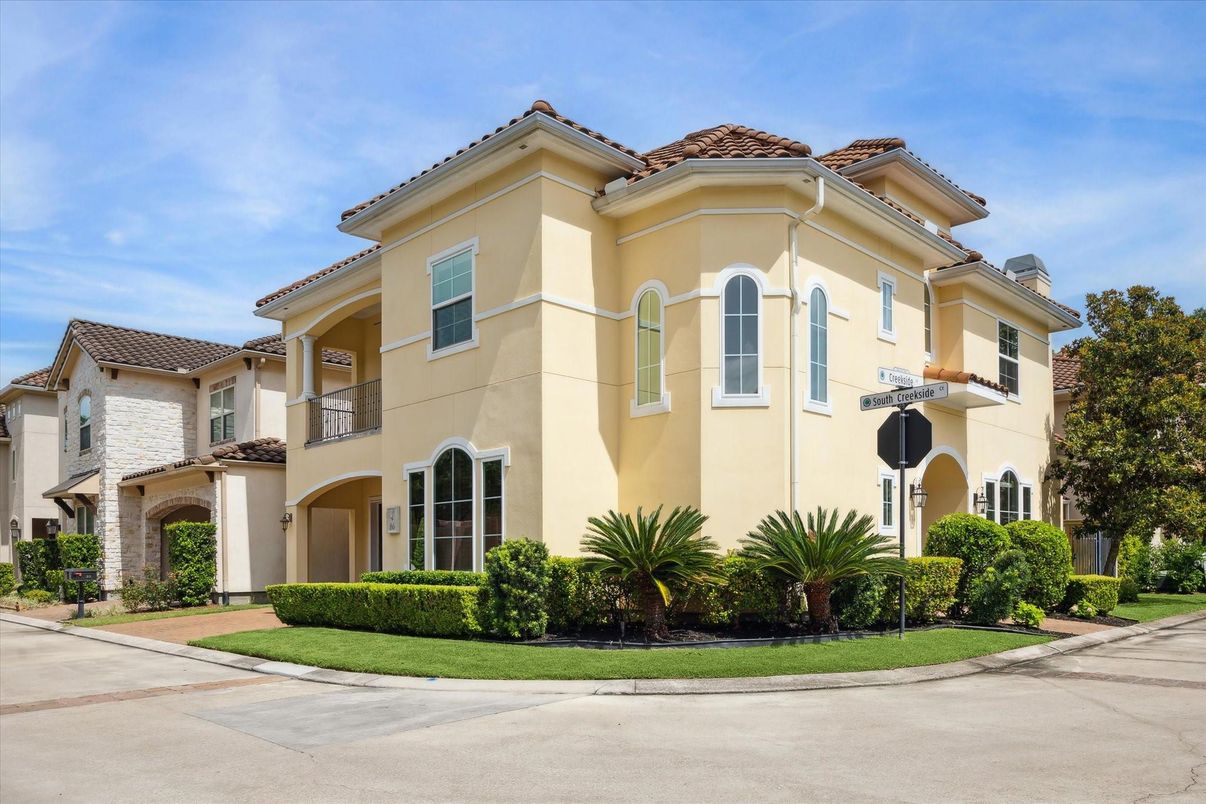 Exterior, Facade, Mediterranean