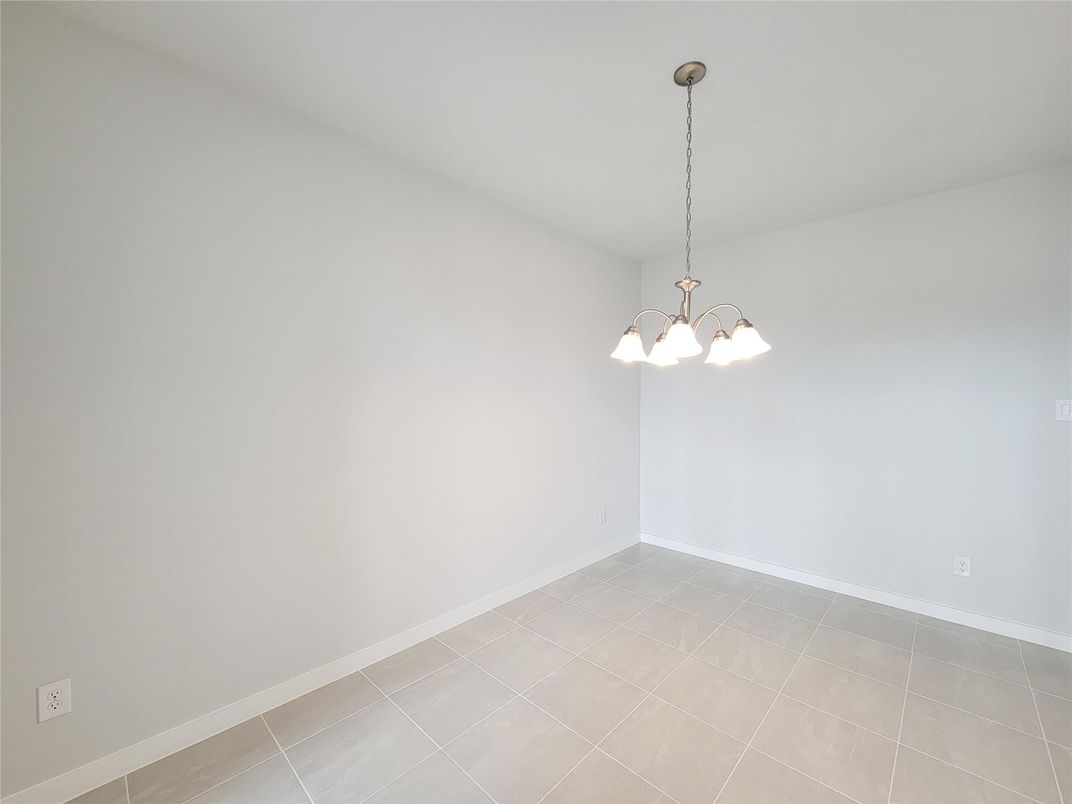 Empty room, Interior, Pendant Lights