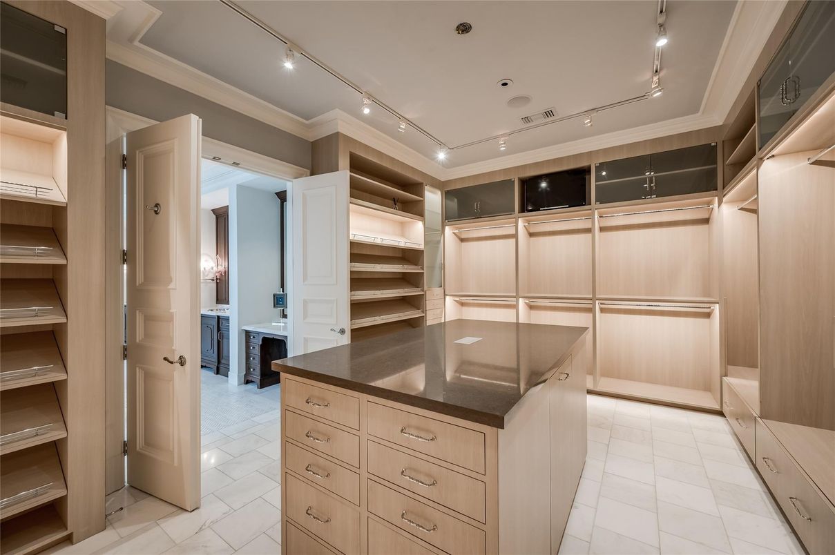 Interior, Recessed Lighting, Walk-in Closets