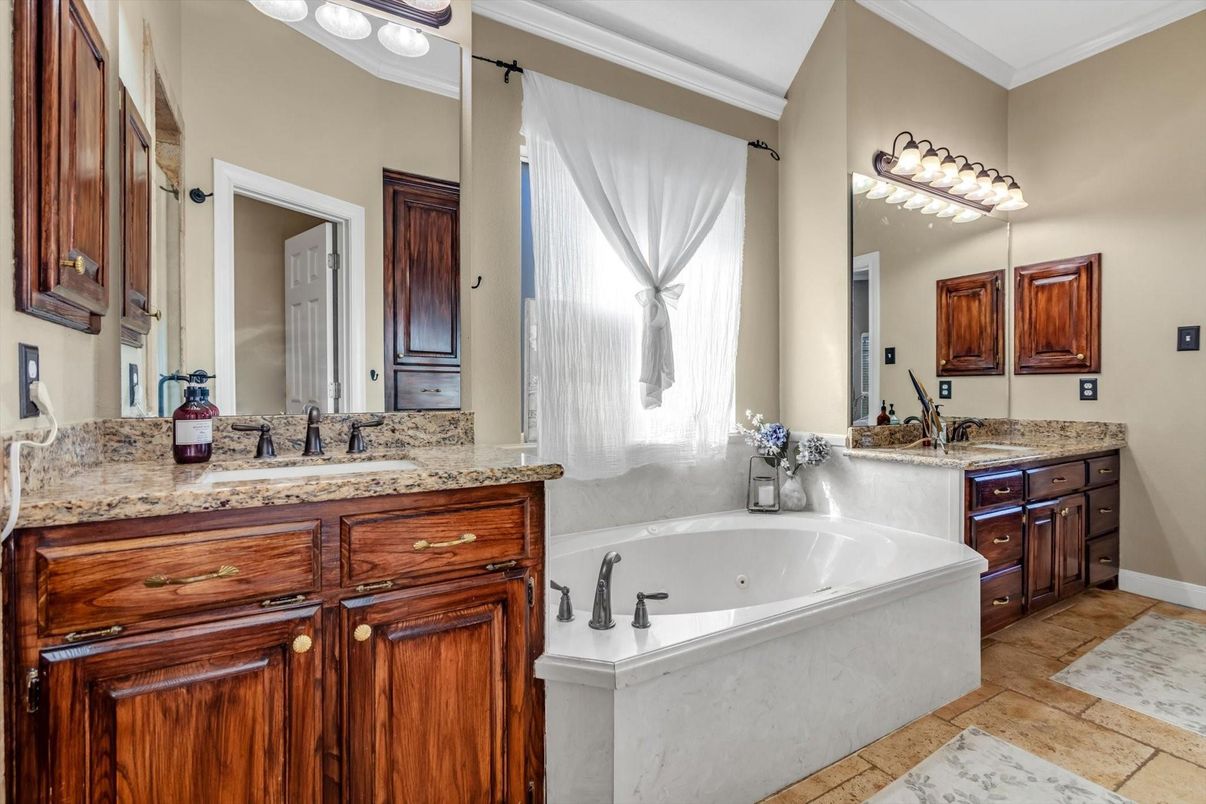 Bathroom, Dual Sink Vanities, Interior