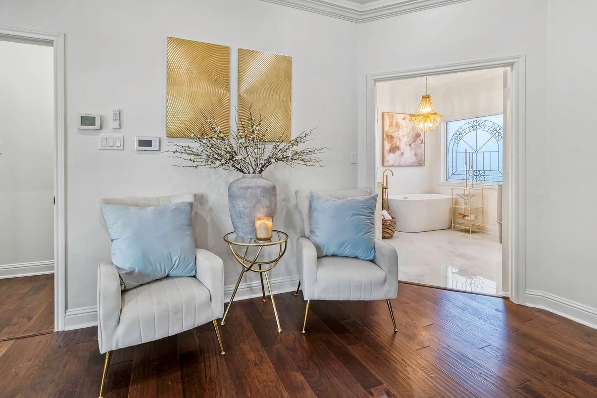 Bathroom, Free Standing Baths, Interior, Pendant Lights, Wood Texture Flooring