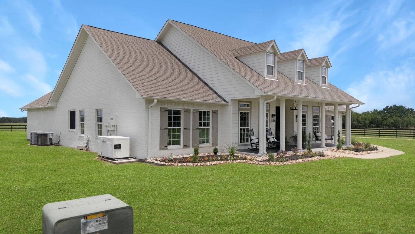 Backyard, Exterior, Facade, Farmhouse