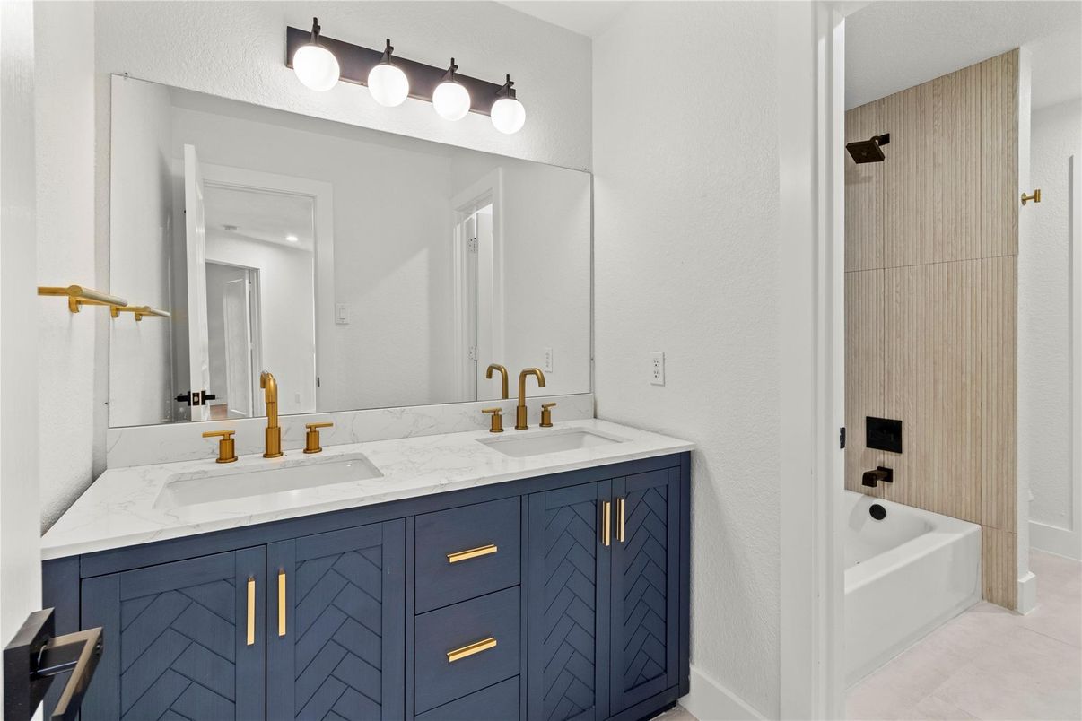 Bathroom, Dual Sink Vanities, Interior