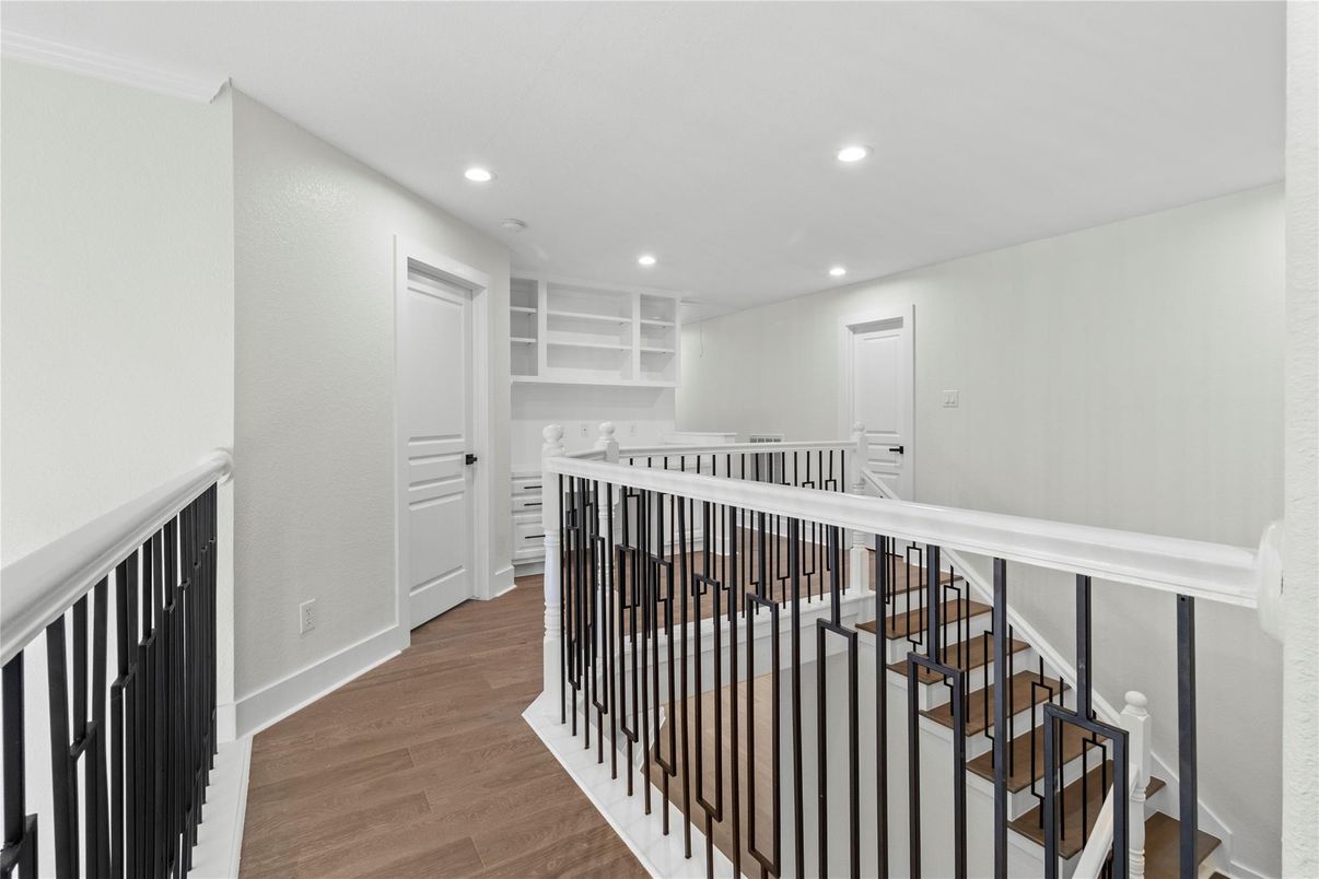 Interior, Recessed Lighting, Wood Texture Flooring