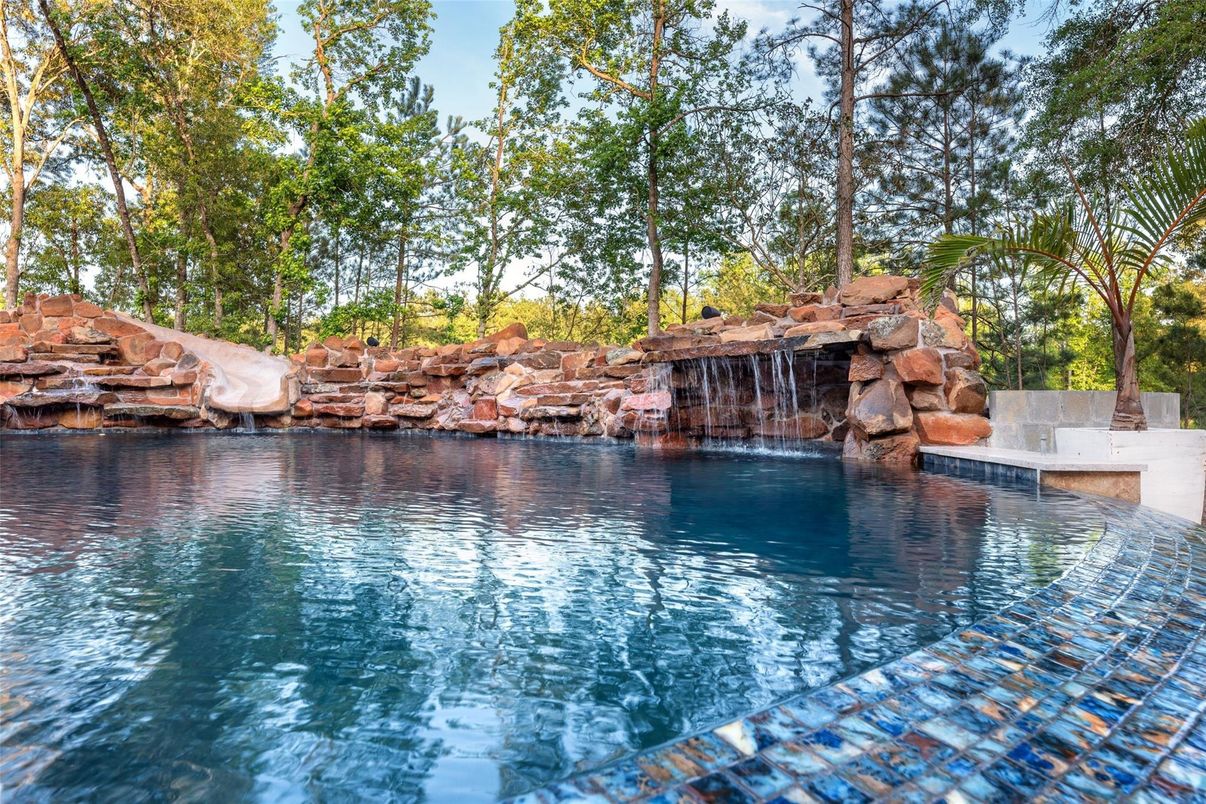 Exterior, Pool, Water