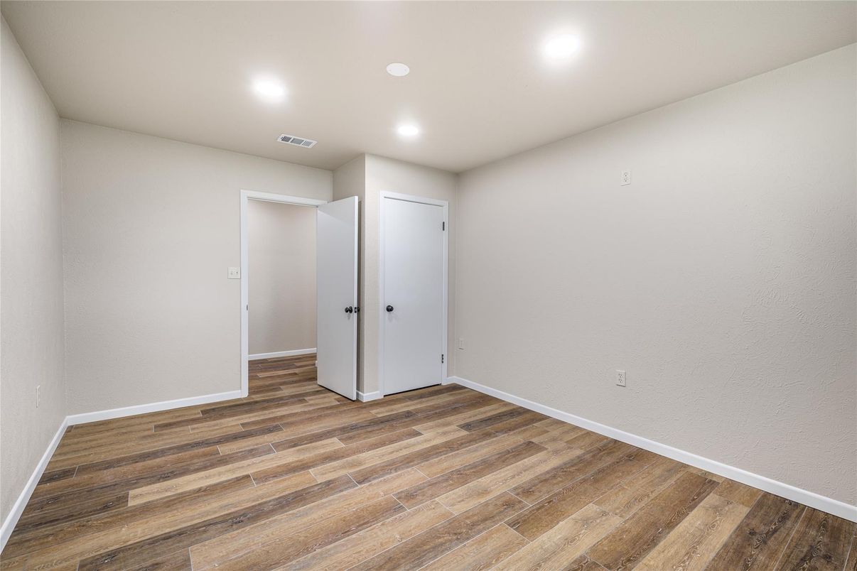 Empty room, Interior, Recessed Lighting, Wood Texture Flooring