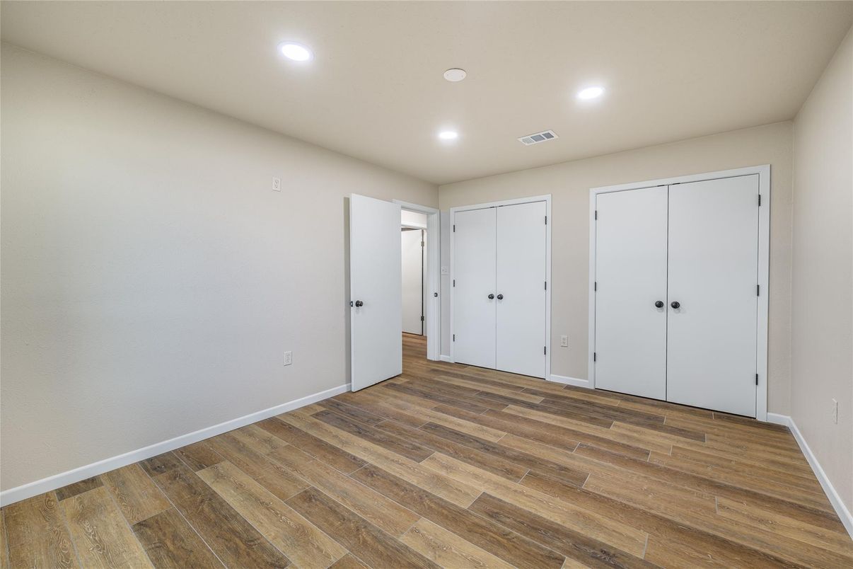 Empty room, Interior, Recessed Lighting, Wood Texture Flooring