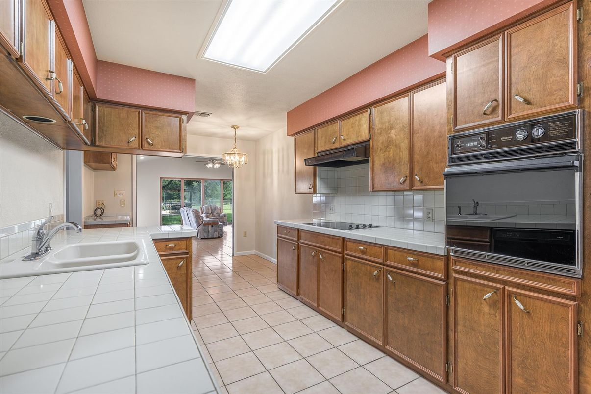 Interior, Kitchen, Pendant Lights, Tile Countertops