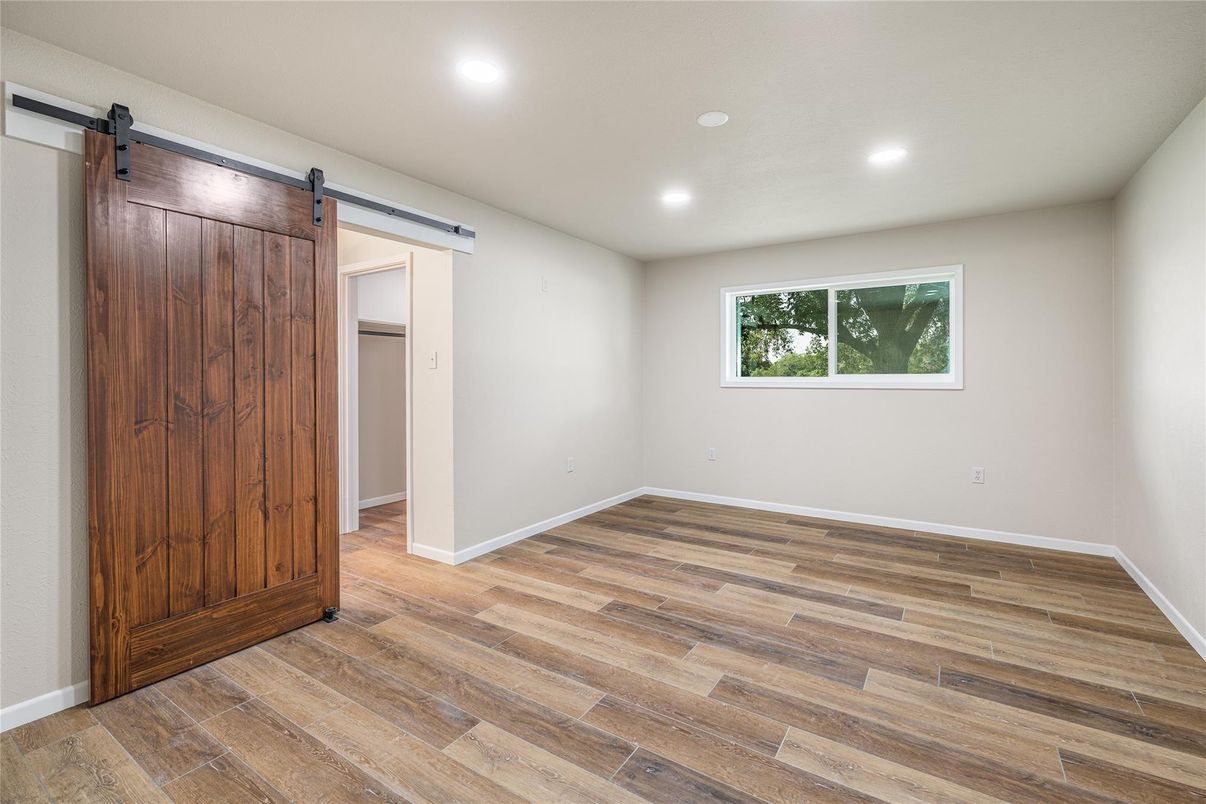 Empty room, Interior, Recessed Lighting, Wood Texture Flooring