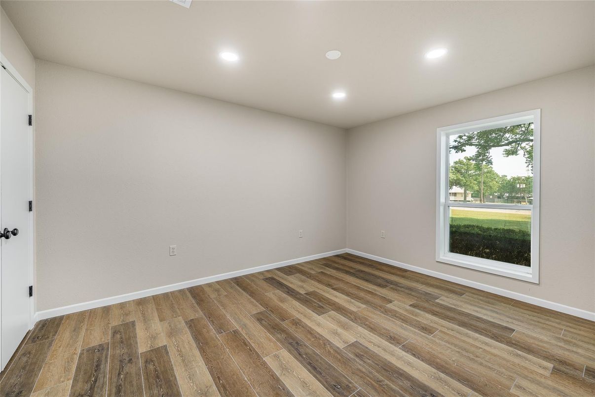 Empty room, Interior, Recessed Lighting, Wood Texture Flooring