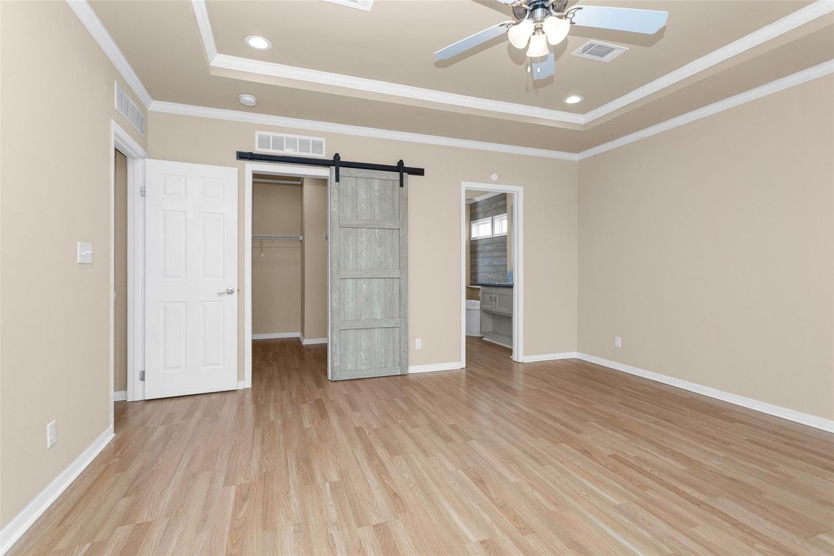 Empty room, Interior, Recessed Lighting, Wood Texture Flooring