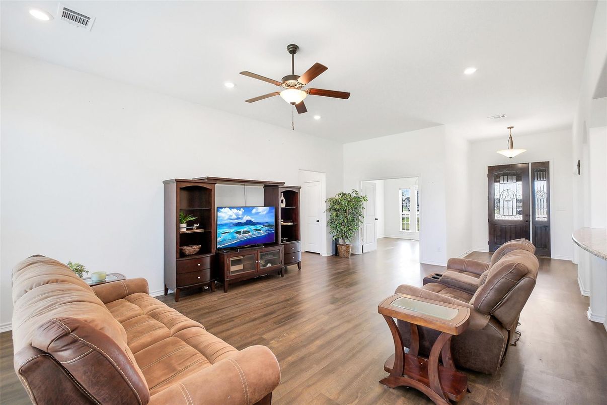 Interior, Living room, Pendant Lights, Recessed Lighting, Wood Texture Flooring