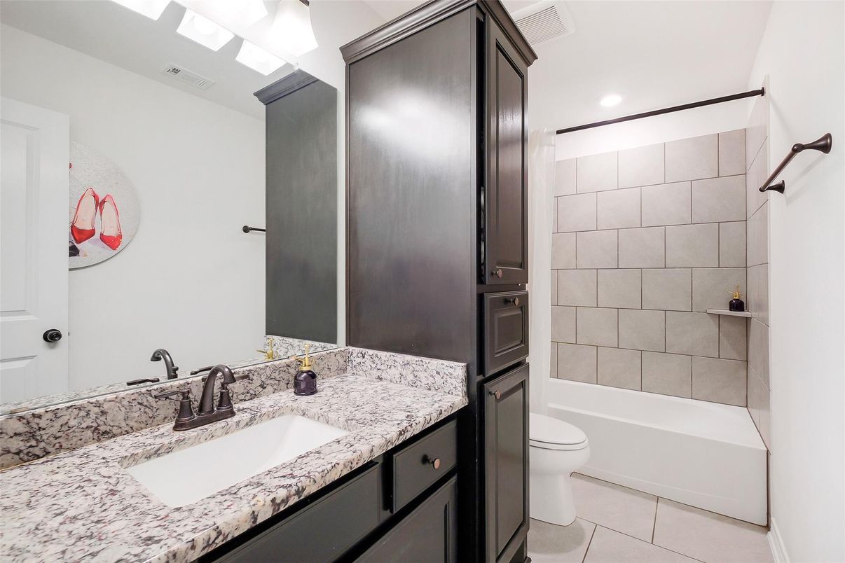 Bathroom, Interior, Recessed Lighting