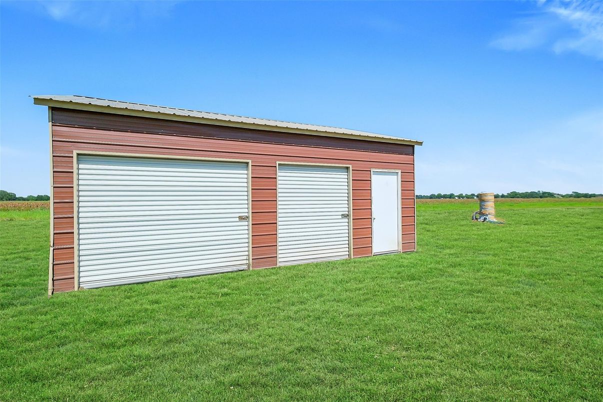 Backyard, Detached Garage, Exterior