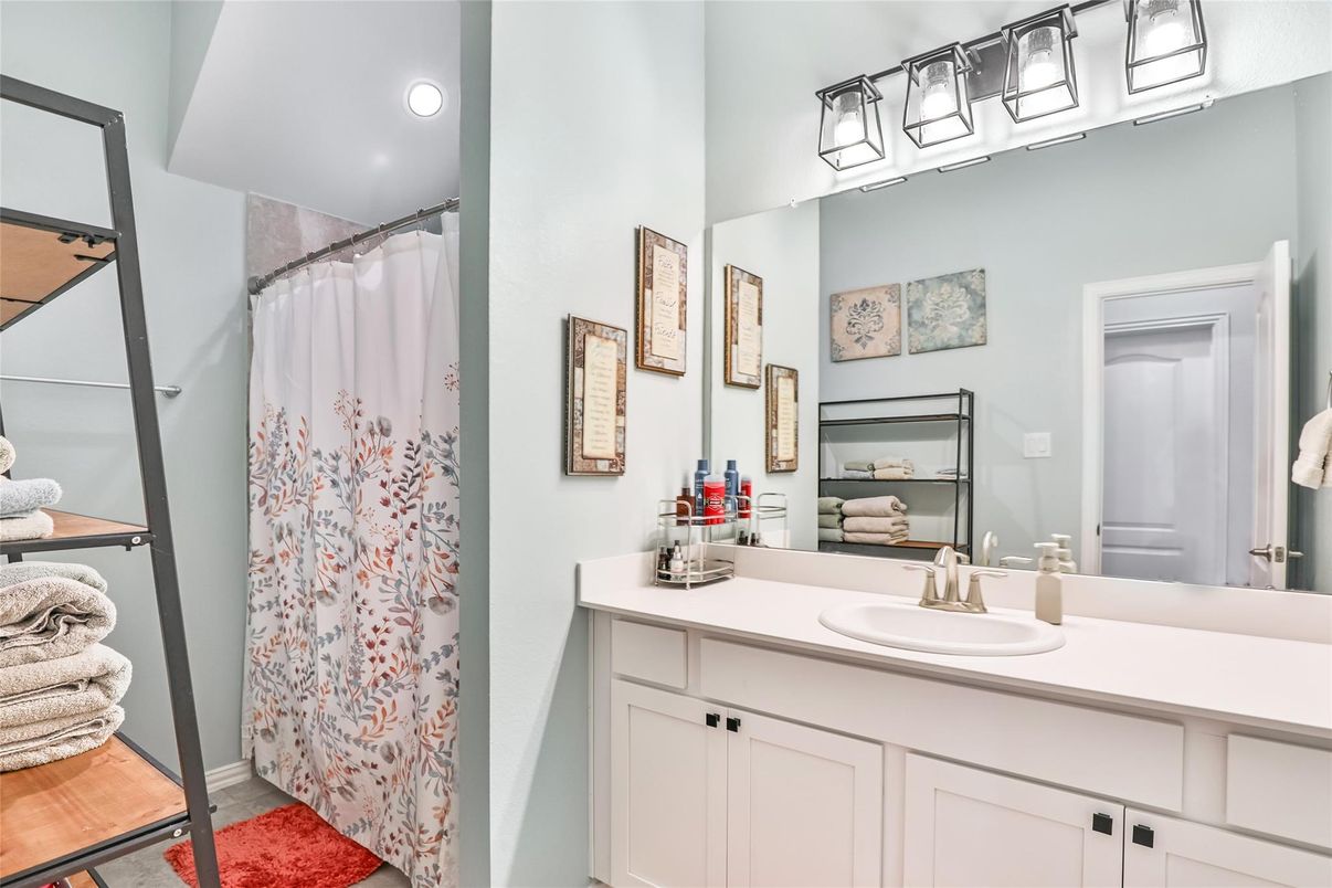 Bathroom, Interior, Recessed Lighting