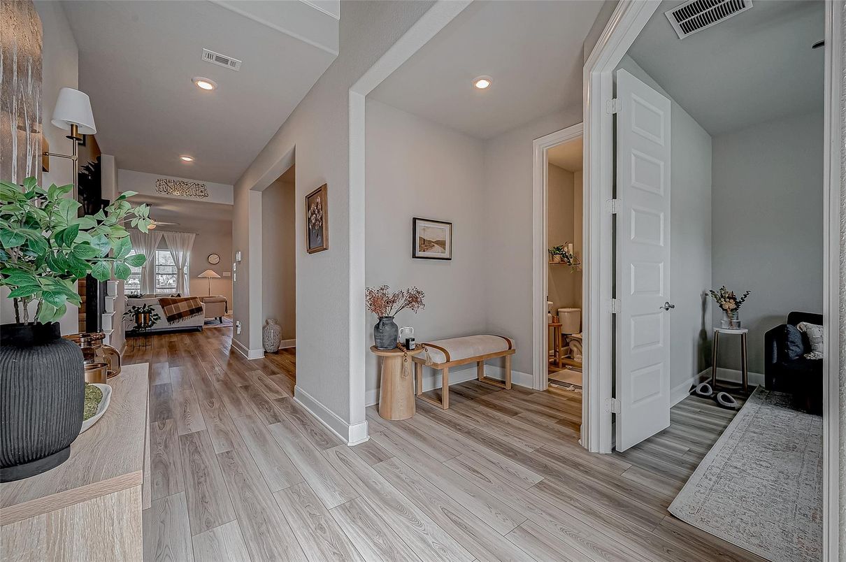 Interior, Recessed Lighting, Wood Texture Flooring