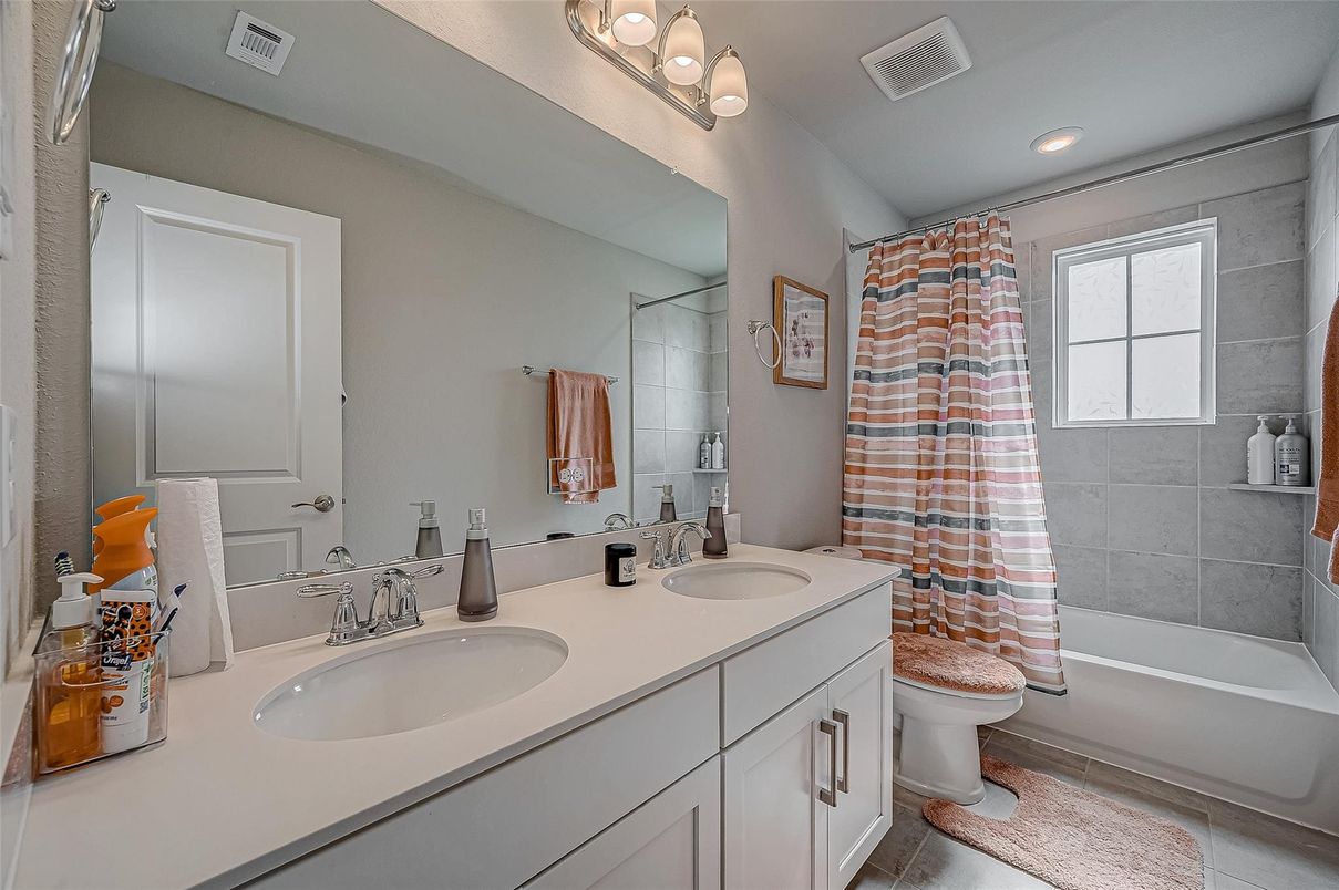 Bathroom, Dual Sink Vanities, Interior, Recessed Lighting