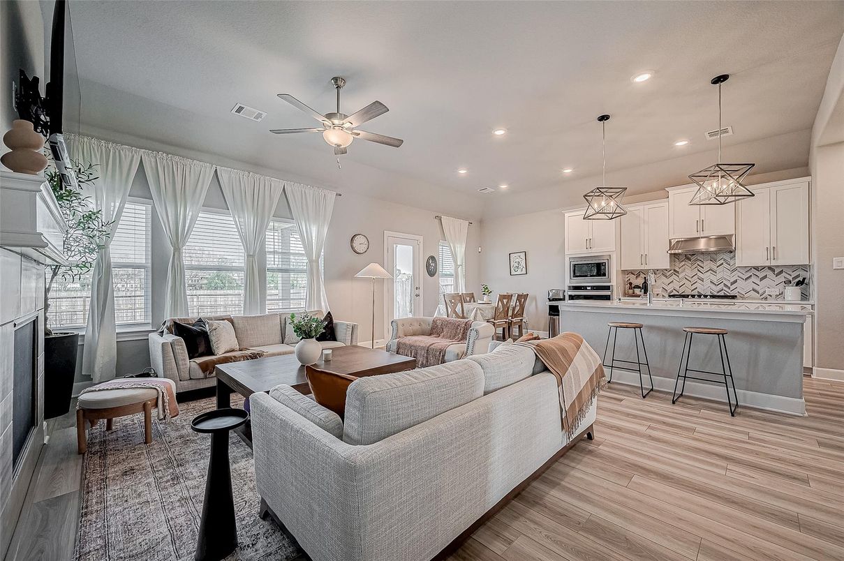Interior, Kitchen, Living room, Pendant Lights, Recessed Lighting, Stainless Steel Appliances, Wood Texture Flooring