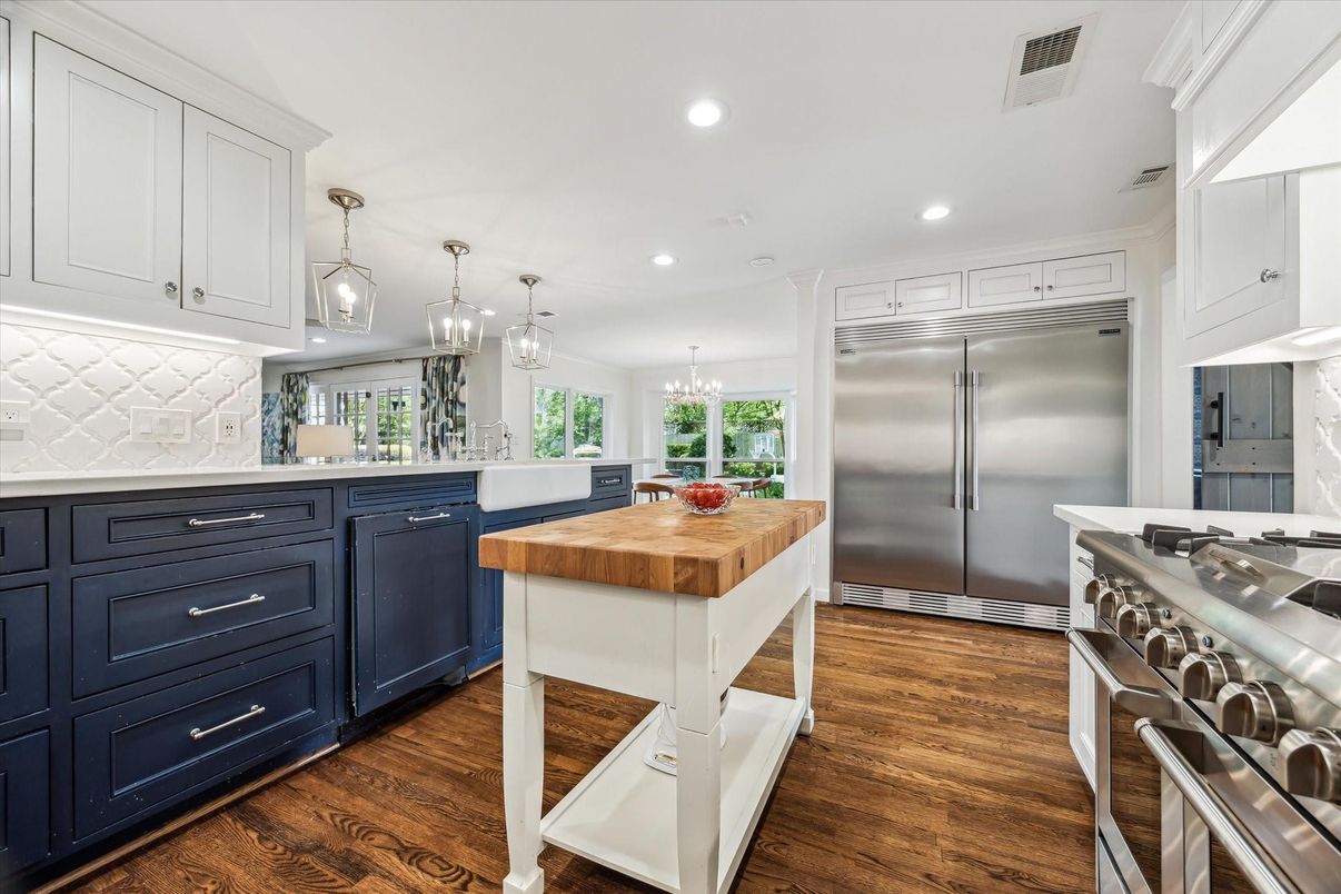 Chandelier, Interior, Kitchen, Pendant Lights, Recessed Lighting, Stainless Steel Appliances, Wood Texture Flooring