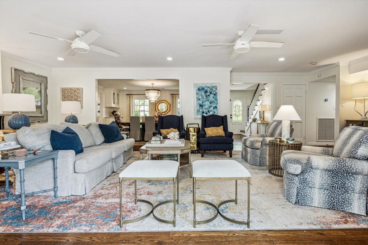 Dining room, Interior, Living room, Pendant Lights, Recessed Lighting, Wood Texture Flooring