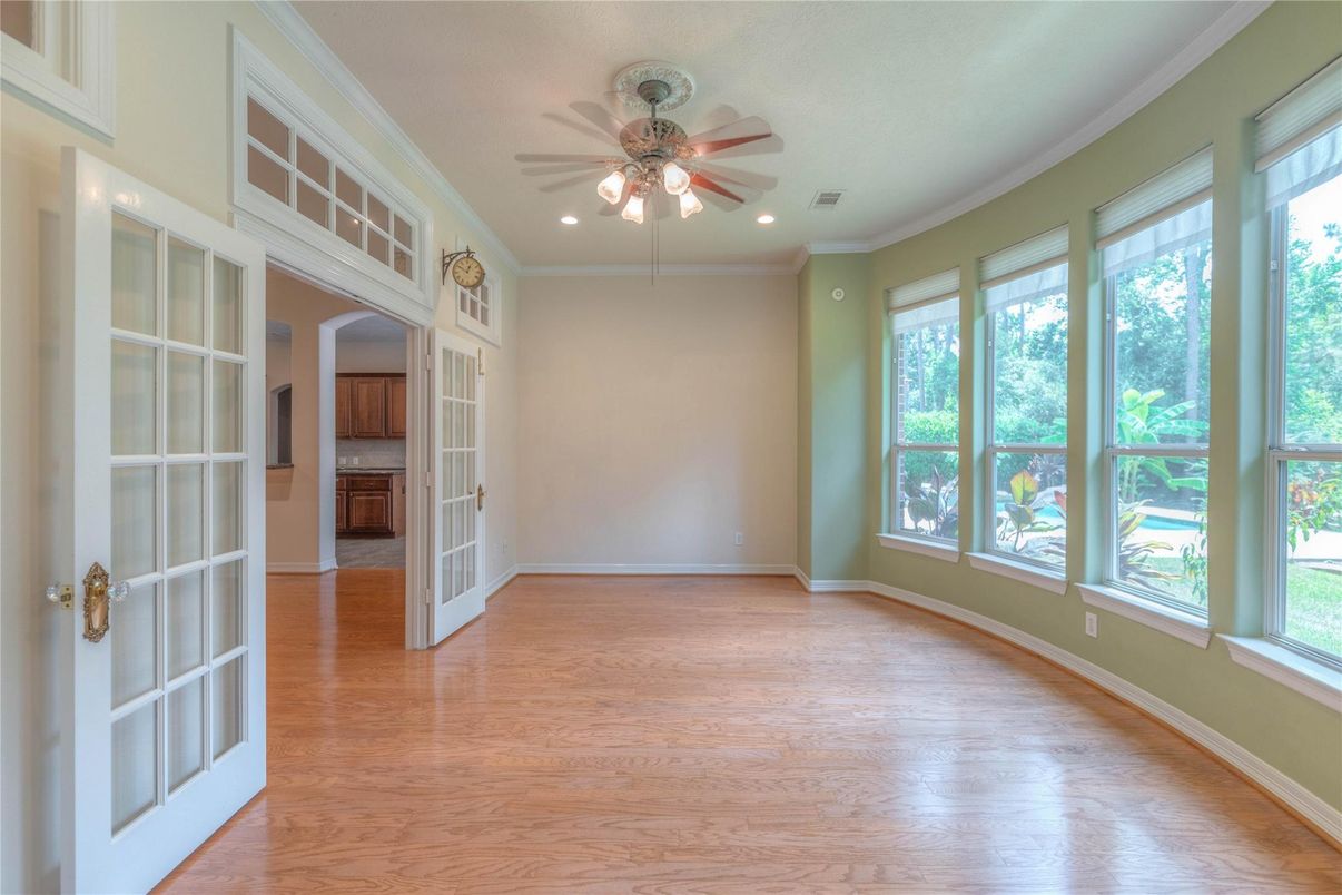 Empty room, Interior, Recessed Lighting, Wood Texture Flooring