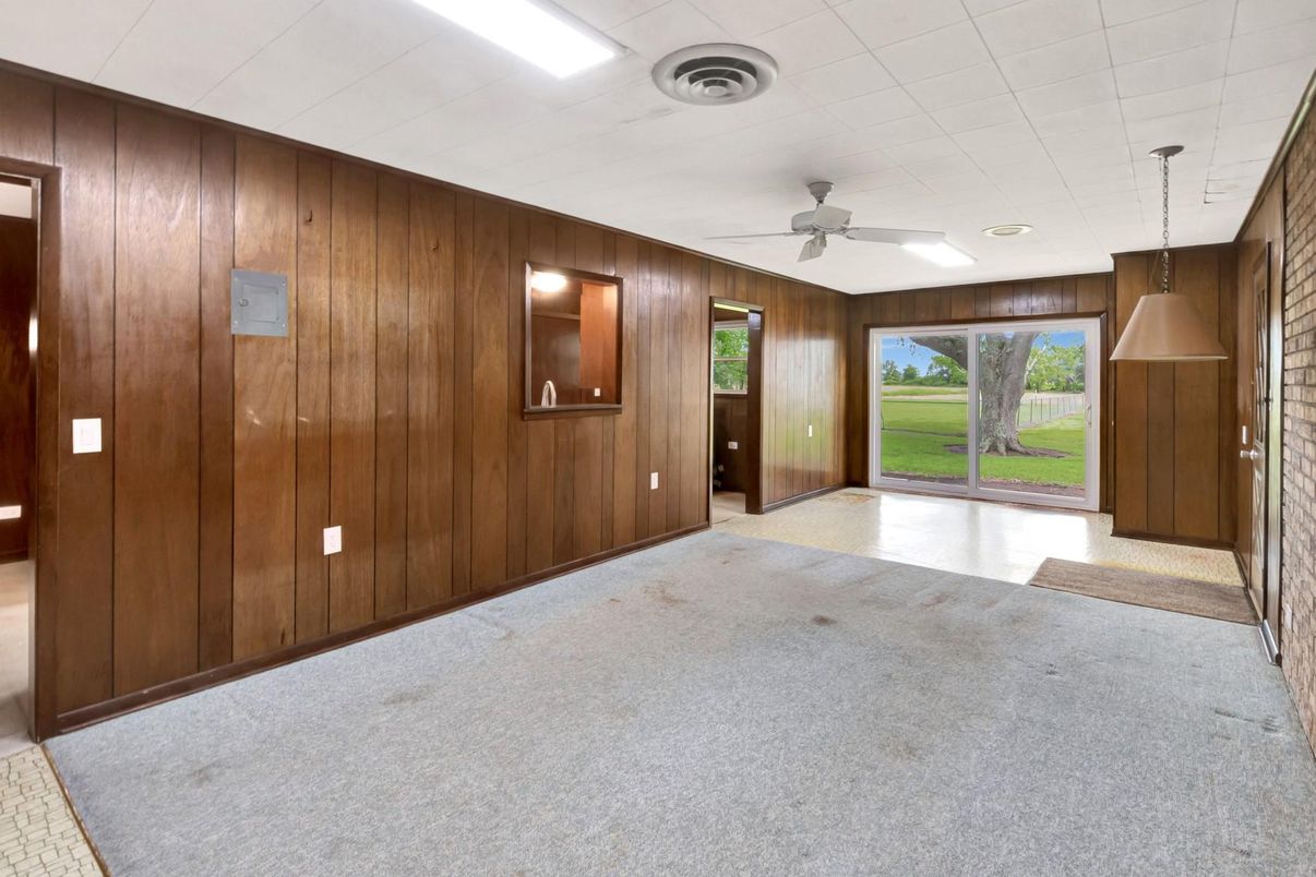 Empty room, Interior, Pendant Lights, Recessed Lighting, Wooden Walls