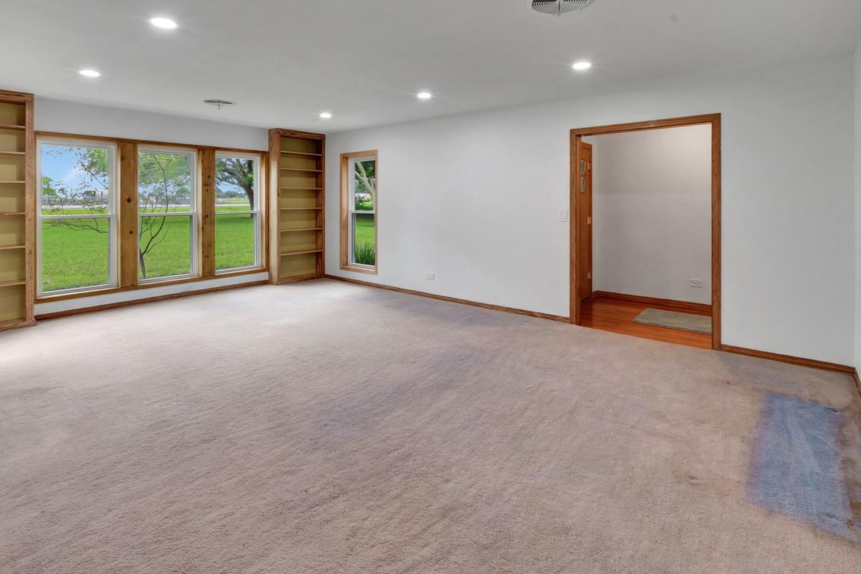 Empty room, Interior, Recessed Lighting