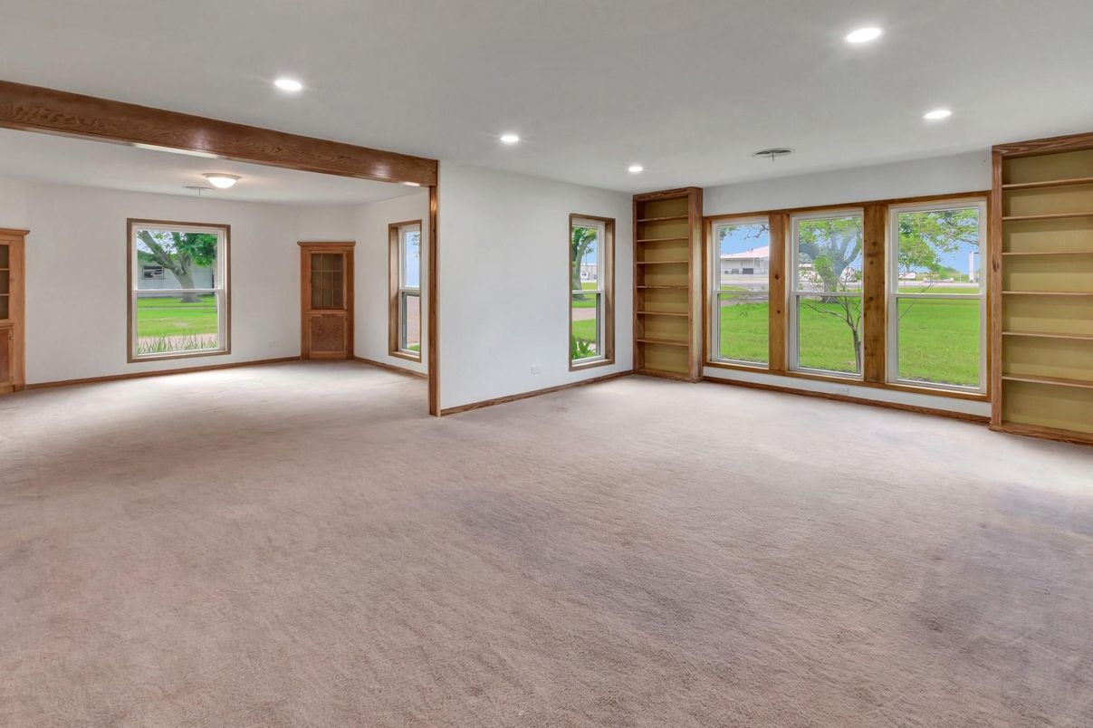 Empty room, Interior, Recessed Lighting