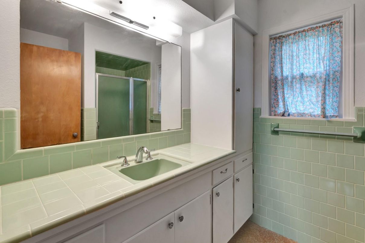 Bathroom, Interior, Tile Countertops