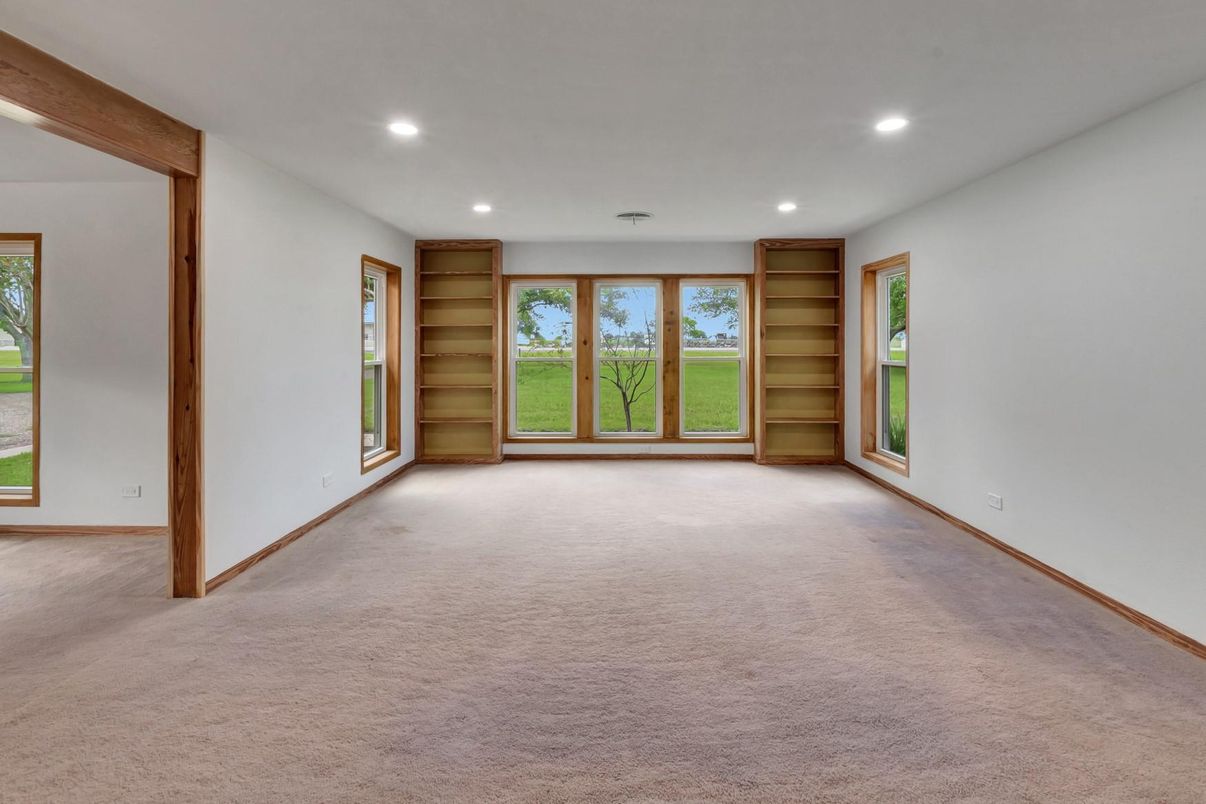 Empty room, Interior, Recessed Lighting