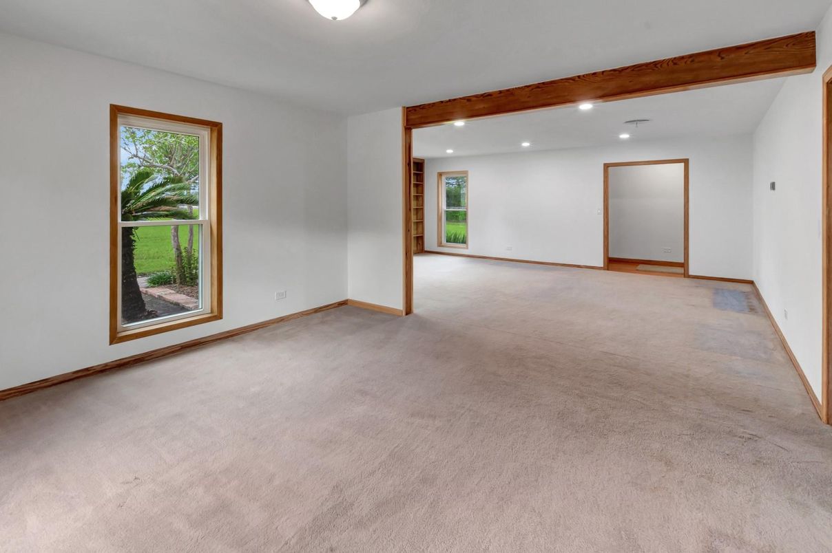 Empty room, Interior, Recessed Lighting, Wooden Beams