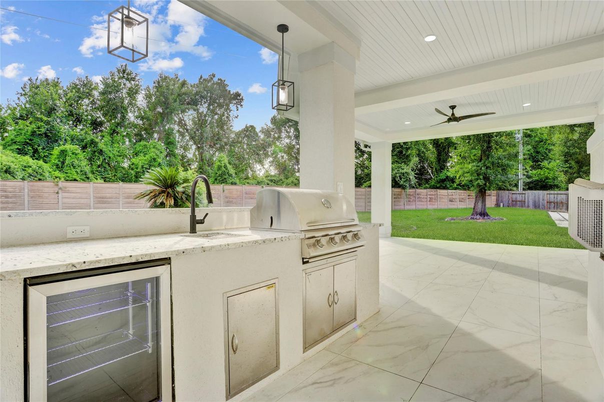 Exterior, Outdoor Kitchen