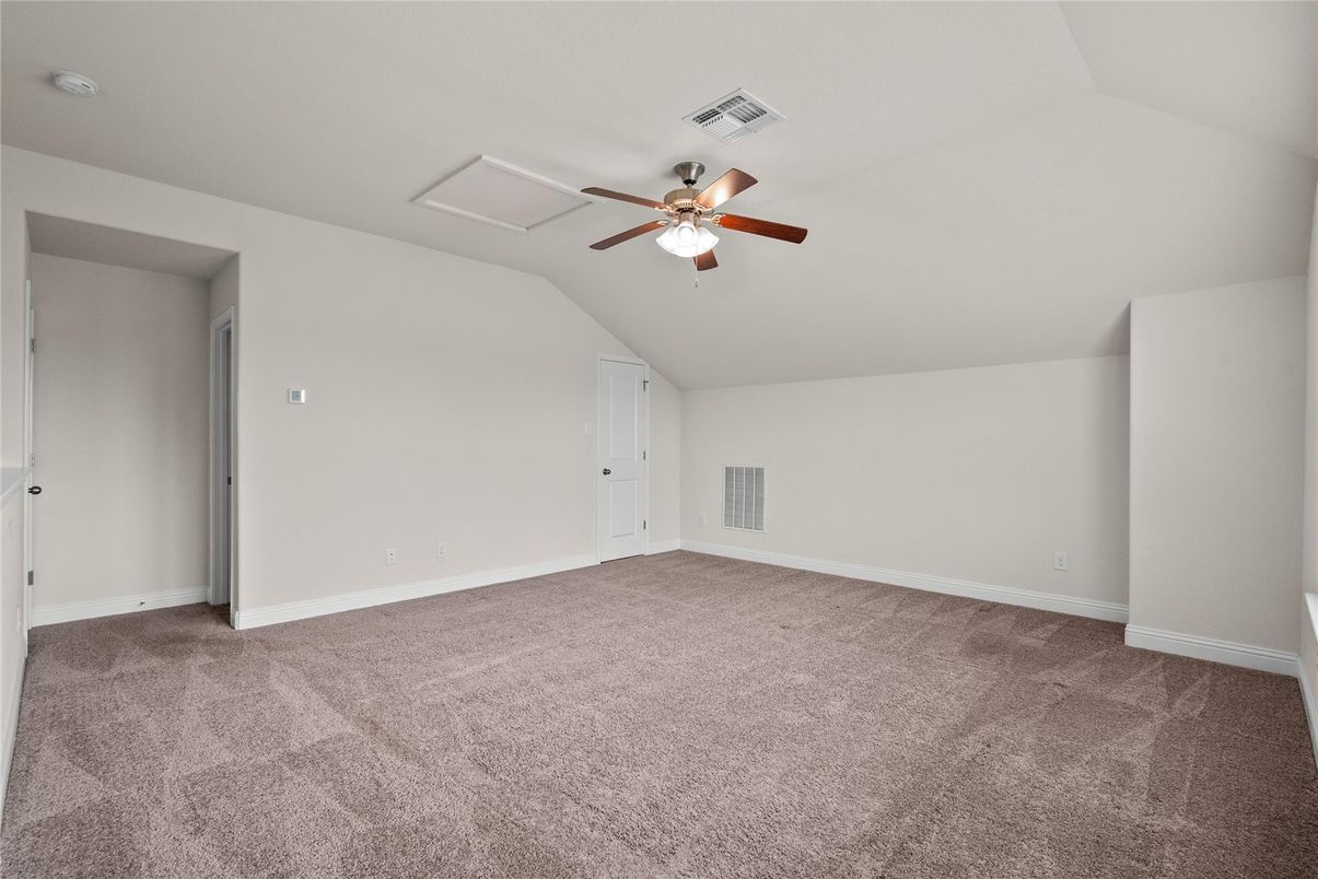 Empty room, Interior