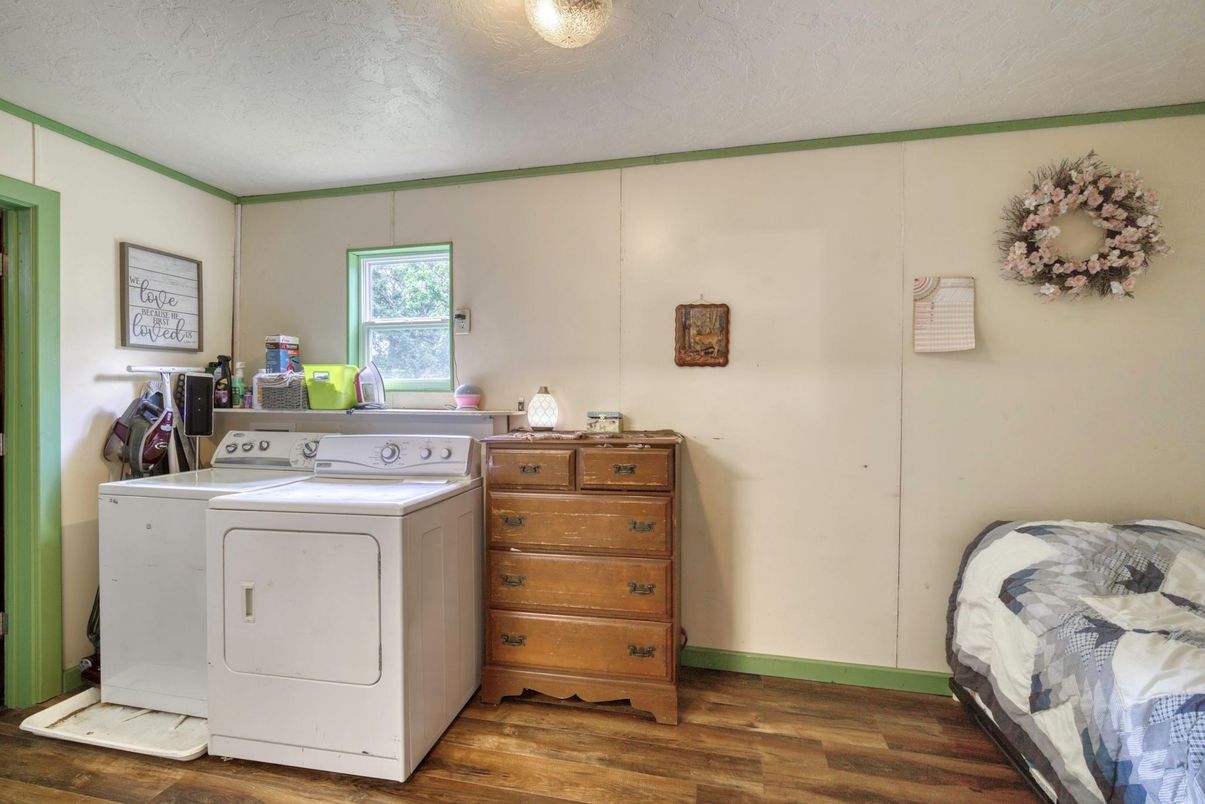 Interior, Washer, Wood Texture Flooring