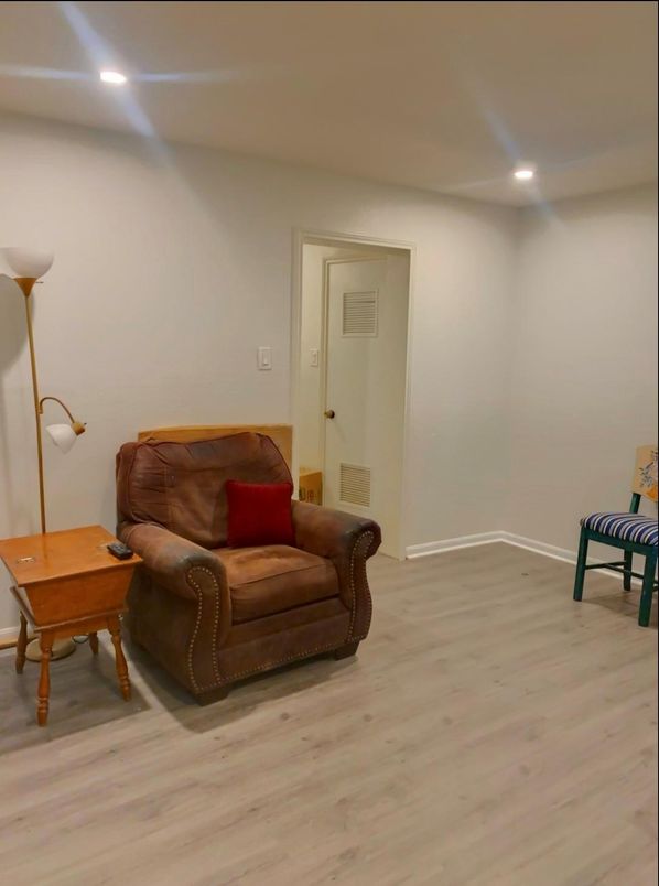 Interior, Recessed Lighting, Wood Texture Flooring