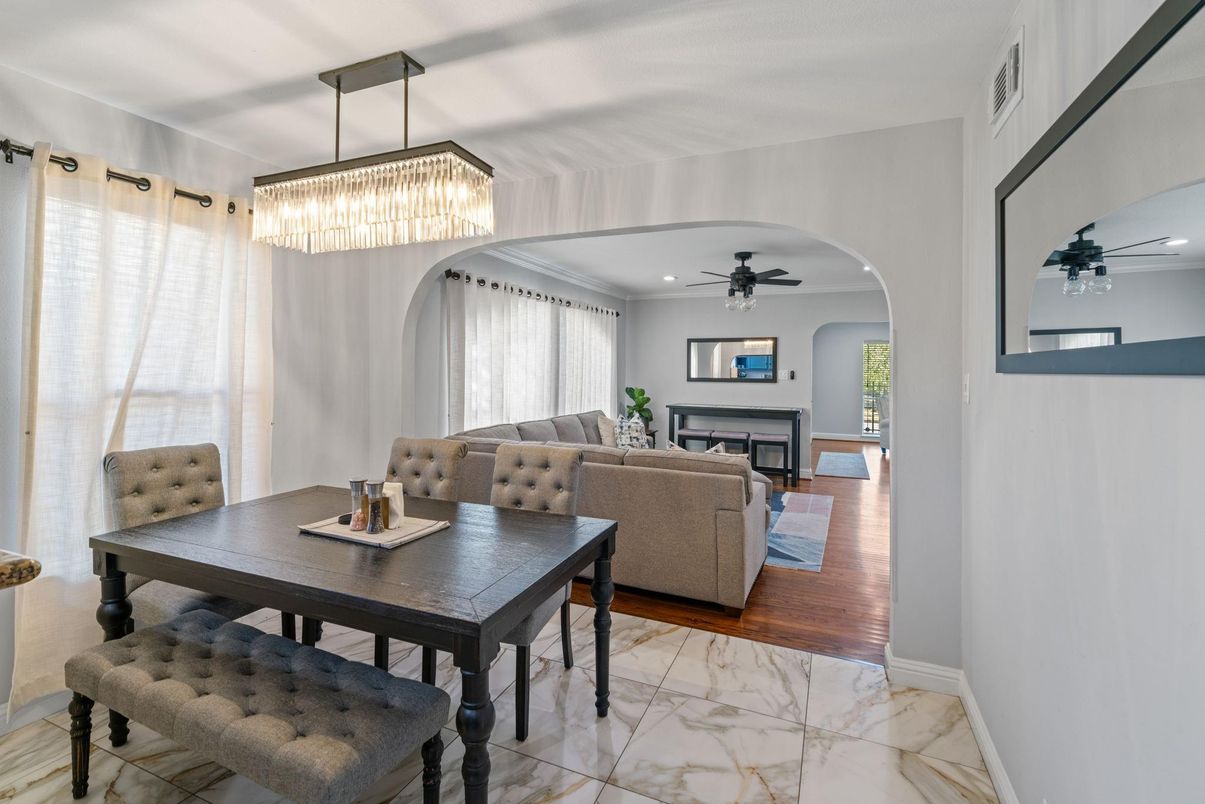 Chandelier, Dining room, Interior, Living room, Marble, Recessed Lighting, Wood Texture Flooring