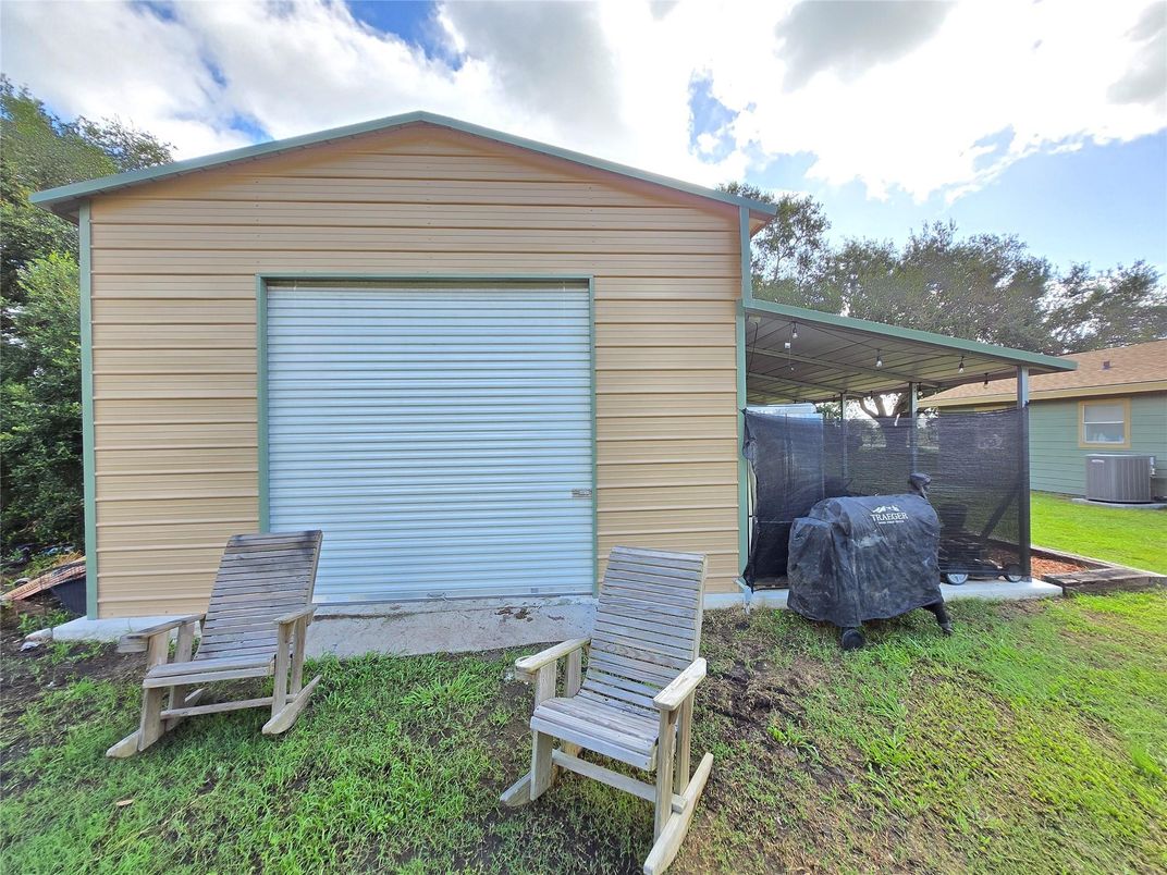 Detached Garage, Exterior