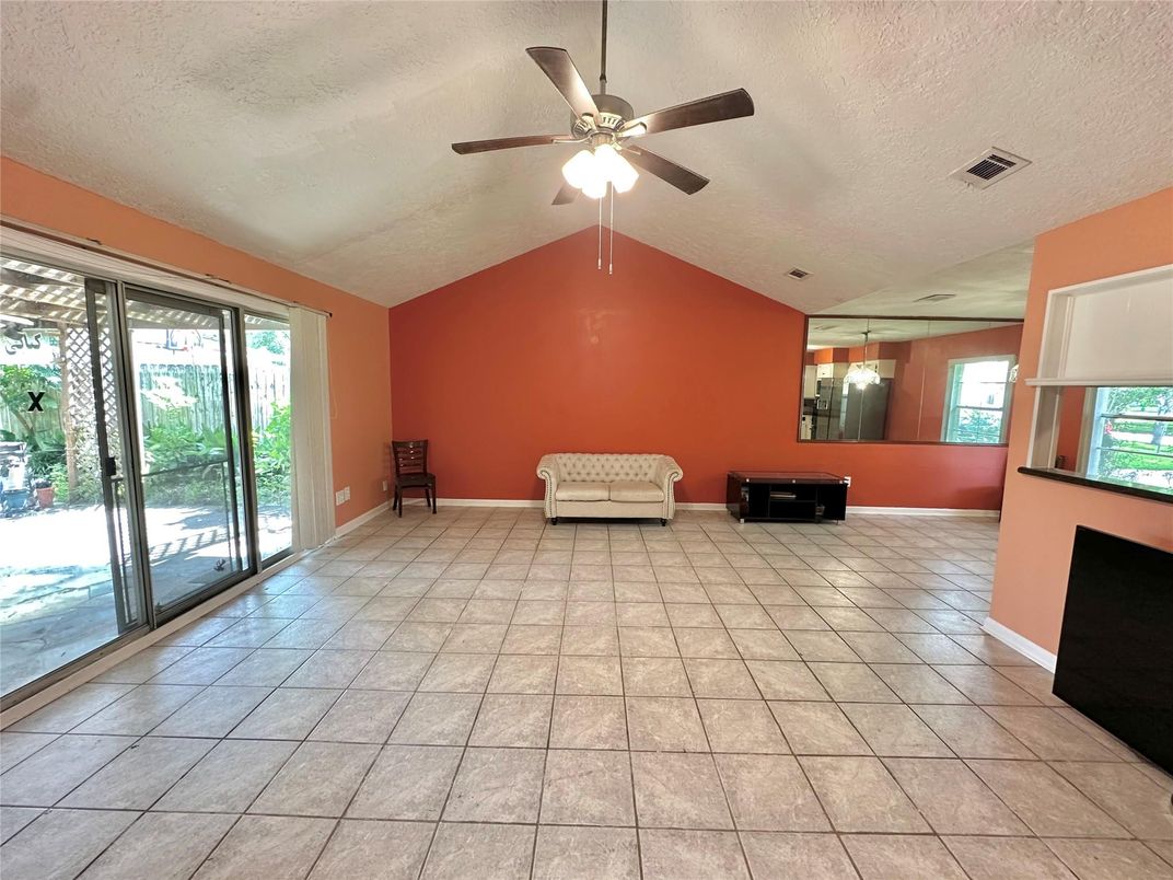 Empty room, Interior, Pendant Lights