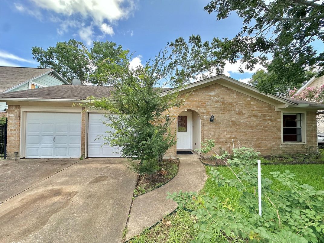 Attached, Exterior, Facade, Brick Facade, Ranch