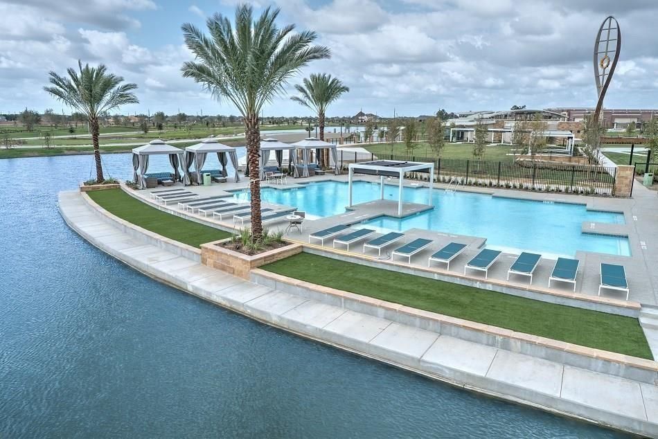 Exterior, Pool, Water