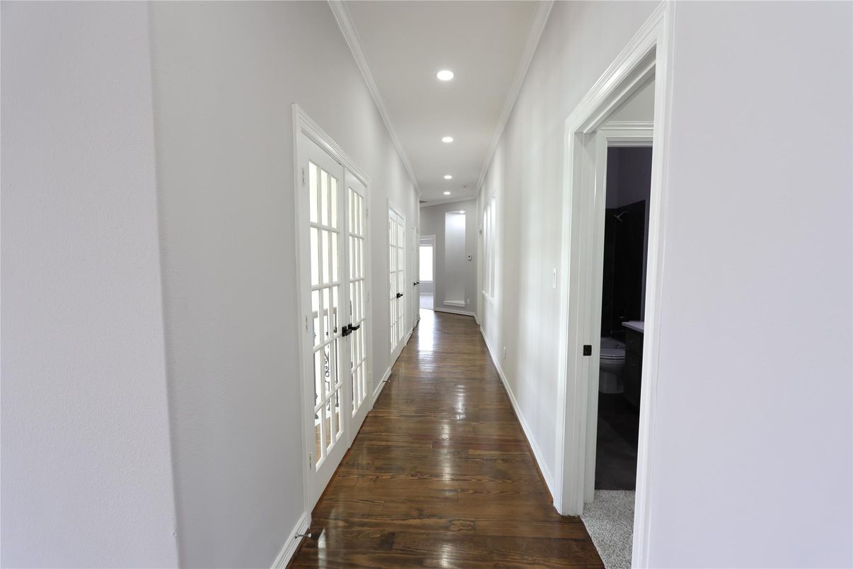 Interior, Recessed Lighting, Wood Texture Flooring