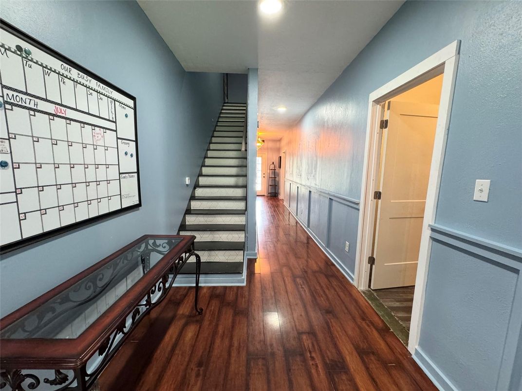 Interior, Recessed Lighting, Wood Texture Flooring