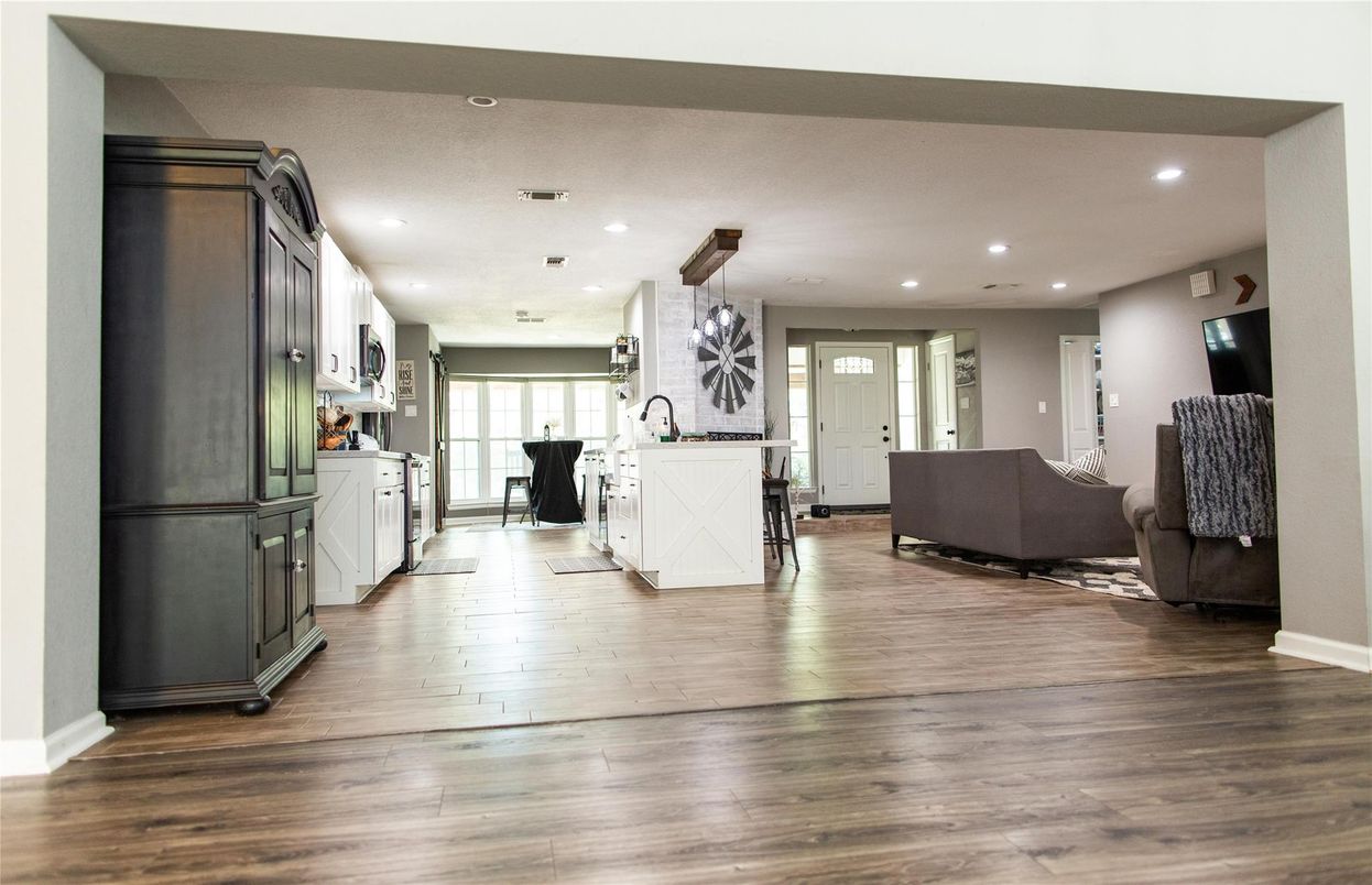 Interior, Recessed Lighting, Wood Texture Flooring