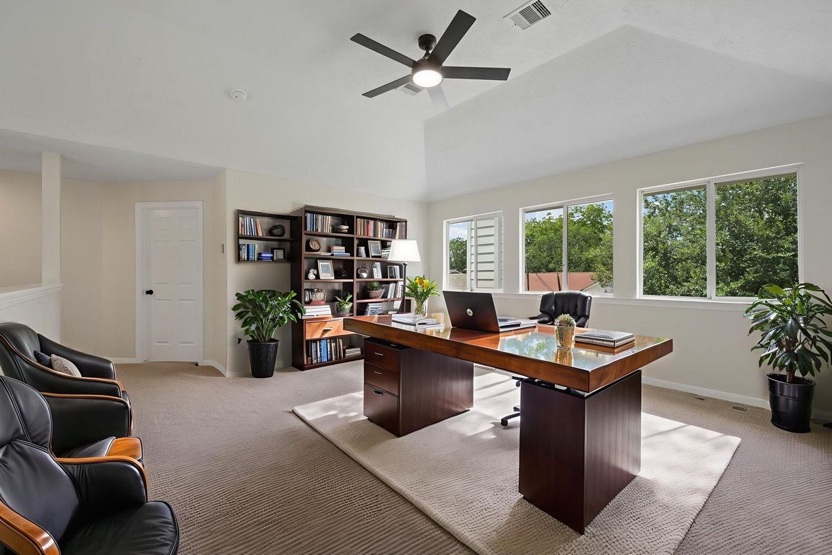 Home Office, Interior