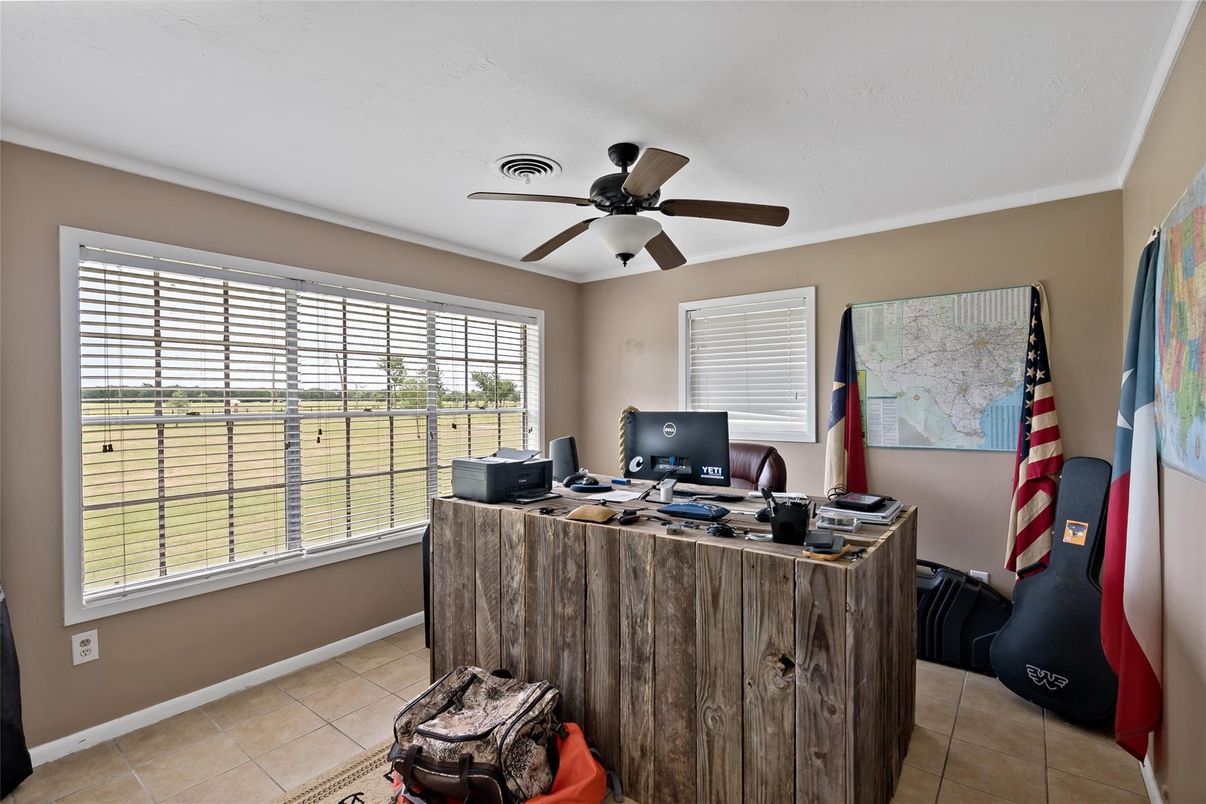 Home Office, Interior