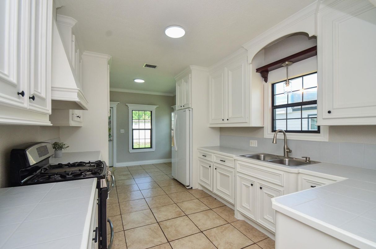 Interior, Kitchen, Recessed Lighting, Tile Countertops