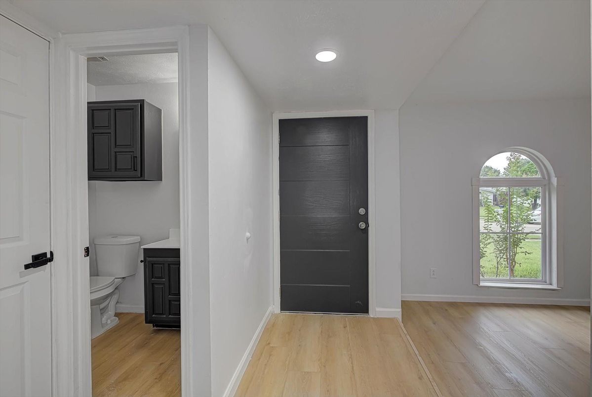 Bathroom, Interior, Recessed Lighting, Wood Texture Flooring