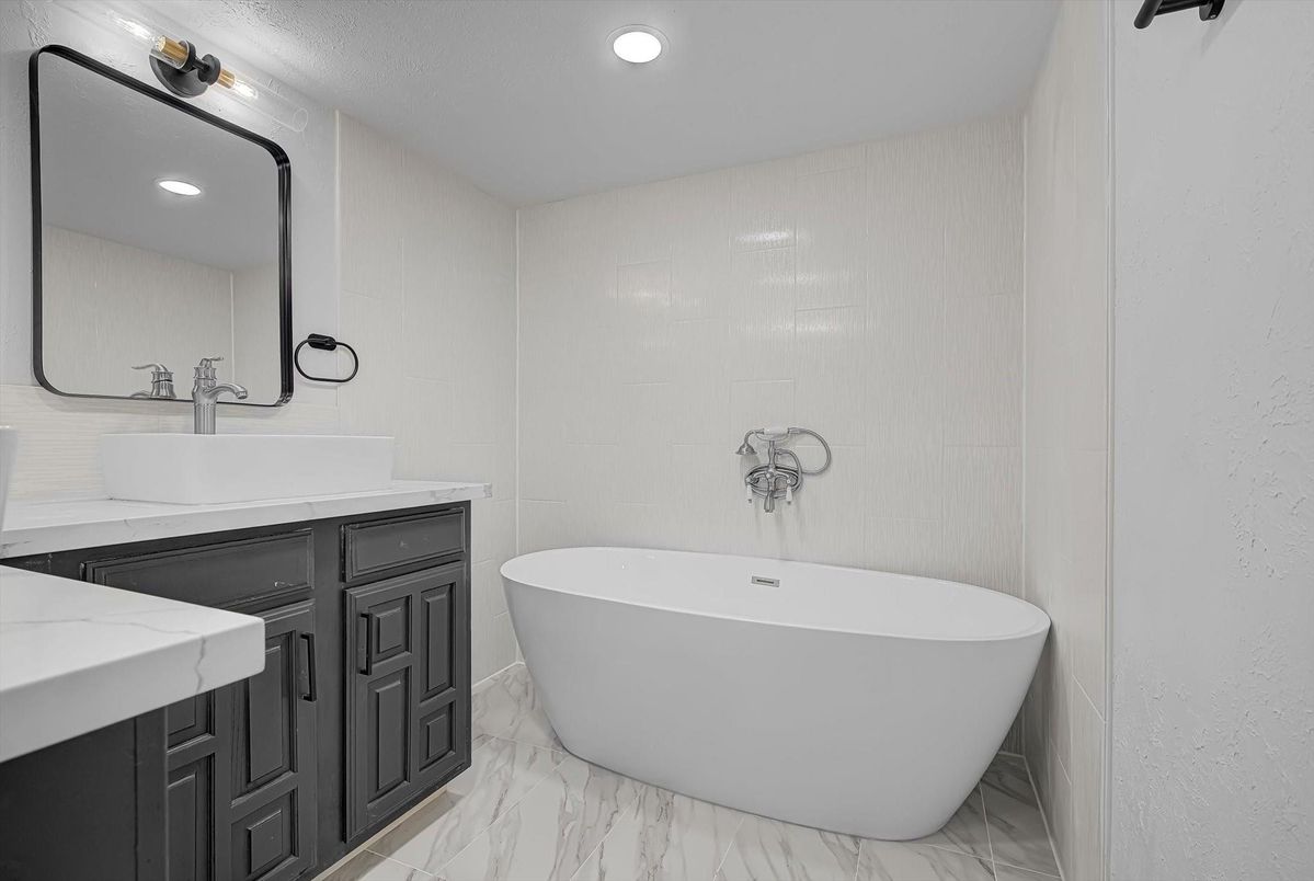 Bathroom, Free Standing Baths, Interior, Marble, Recessed Lighting